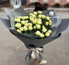 Букет Белые кустовые розы Солинеро в Белозерный