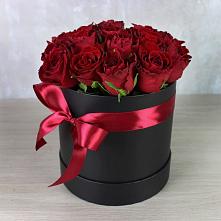 Цветочная композиция из Розы в шляпной коробке в Белозерный